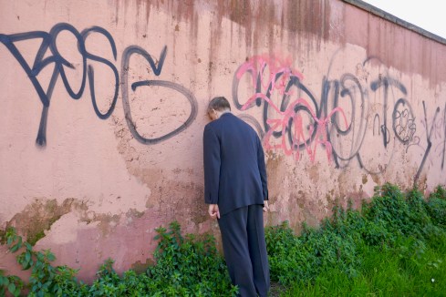 Bokhandlaren går tillfälligtvis in i väggen.