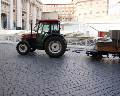Holy Motor på Petersplatsen.